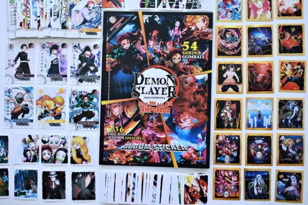 Demon Slayer 4: 1ra a 4ta Temporada: Álbum Completo A Pegar